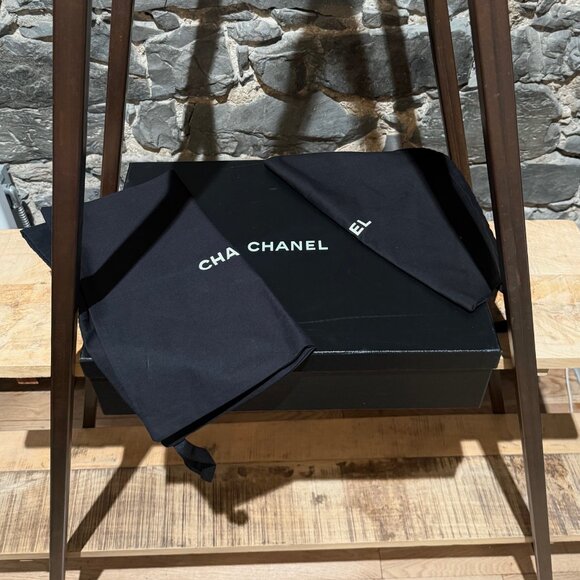 Chanel 2018 Grey Leather Chain Accent CC Logo Flat Ankle Boots - Picture 14 of 14